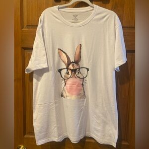 Fun 2x White T-Shirt with fun Bunny Graphic